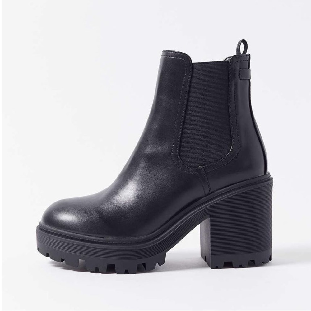 Black Lug Sole Heeled Chelsea Boots Size 8